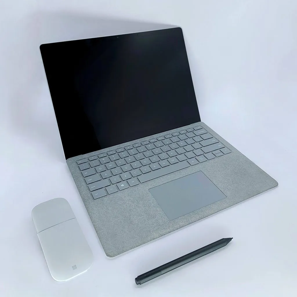 máy tính surface laptop 3-03