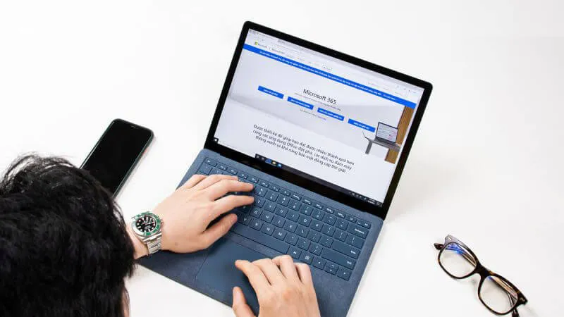 thời thượng, Surface Laptop hướng đến người dùng là các doanh nhân, chủ doanh nghiệp 